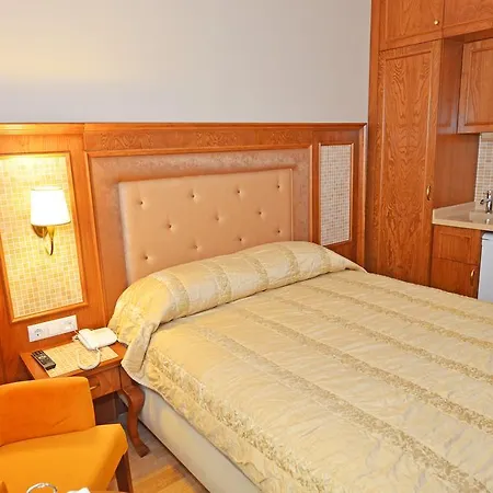 מלון דירות Ataker Hotel 3*